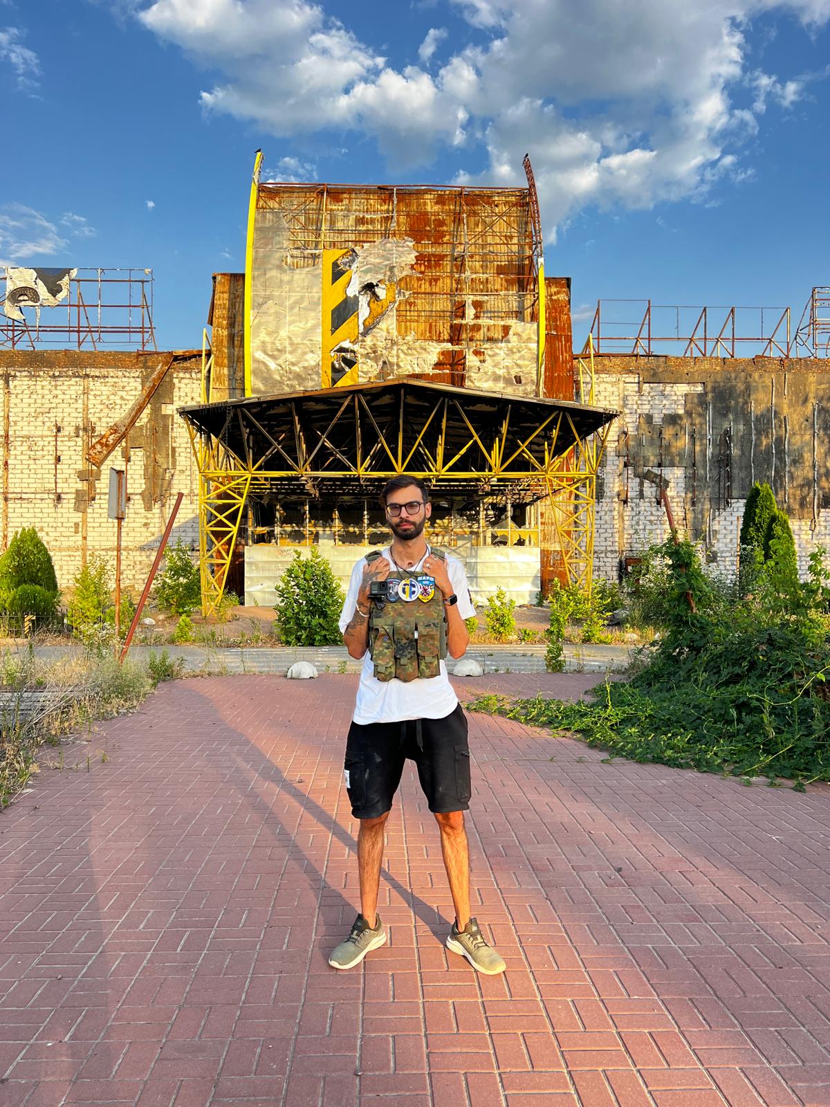 Freiwillige bei der Evakuierung von Zivilisten bombardiert