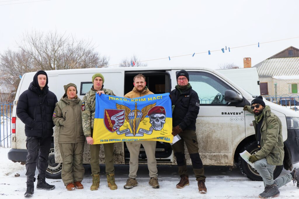 Spendenübergabe eines gepanzerten Fahrzeuges in der Region Pahvlohrad. Foto: Malte Lauterbach